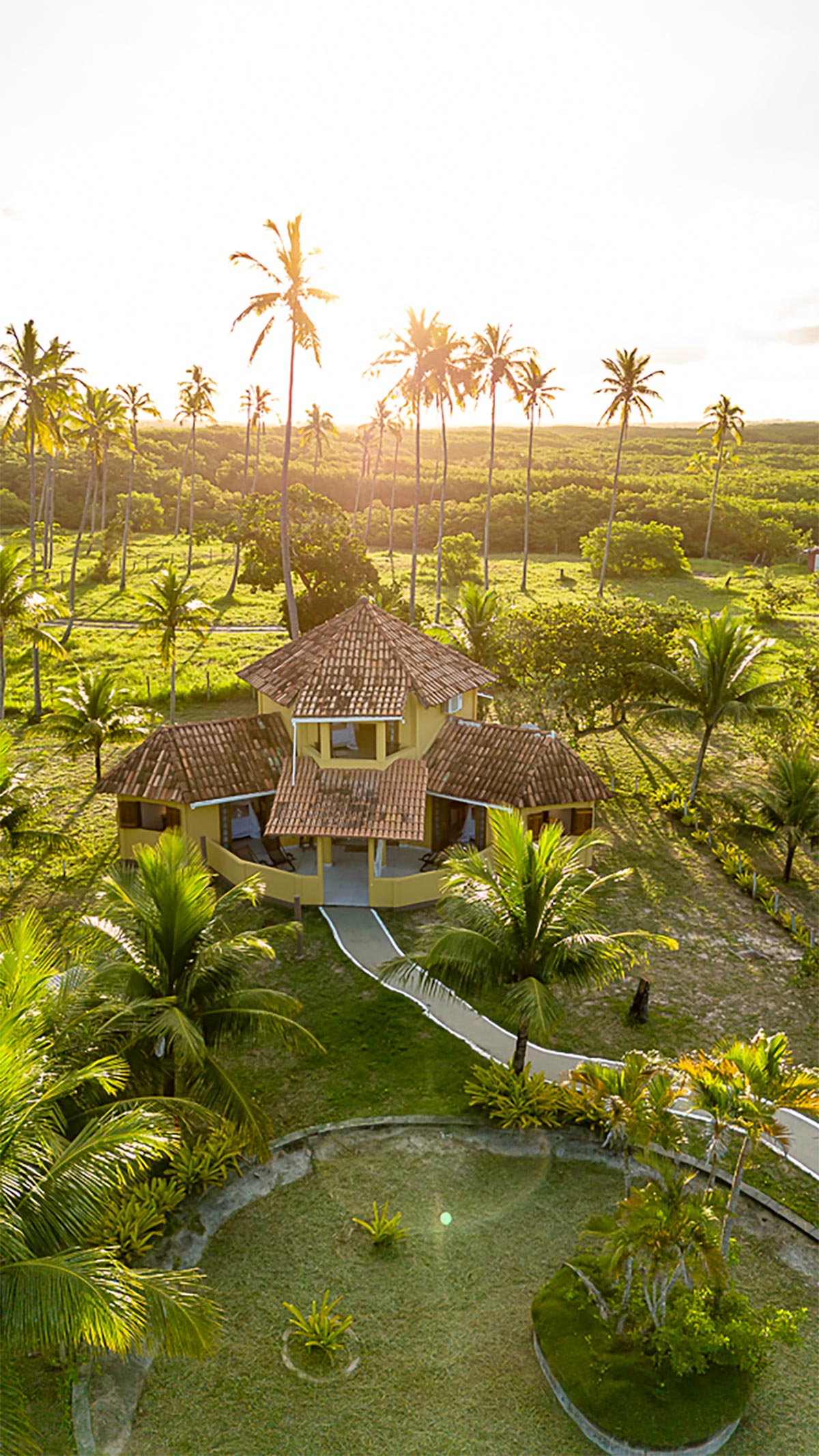 Seu refúgio em Corumbau está aqui! Chalés confortáveis, natureza exuberante e uma experiência única. Reserve agora e comece a planejar sua viagem.