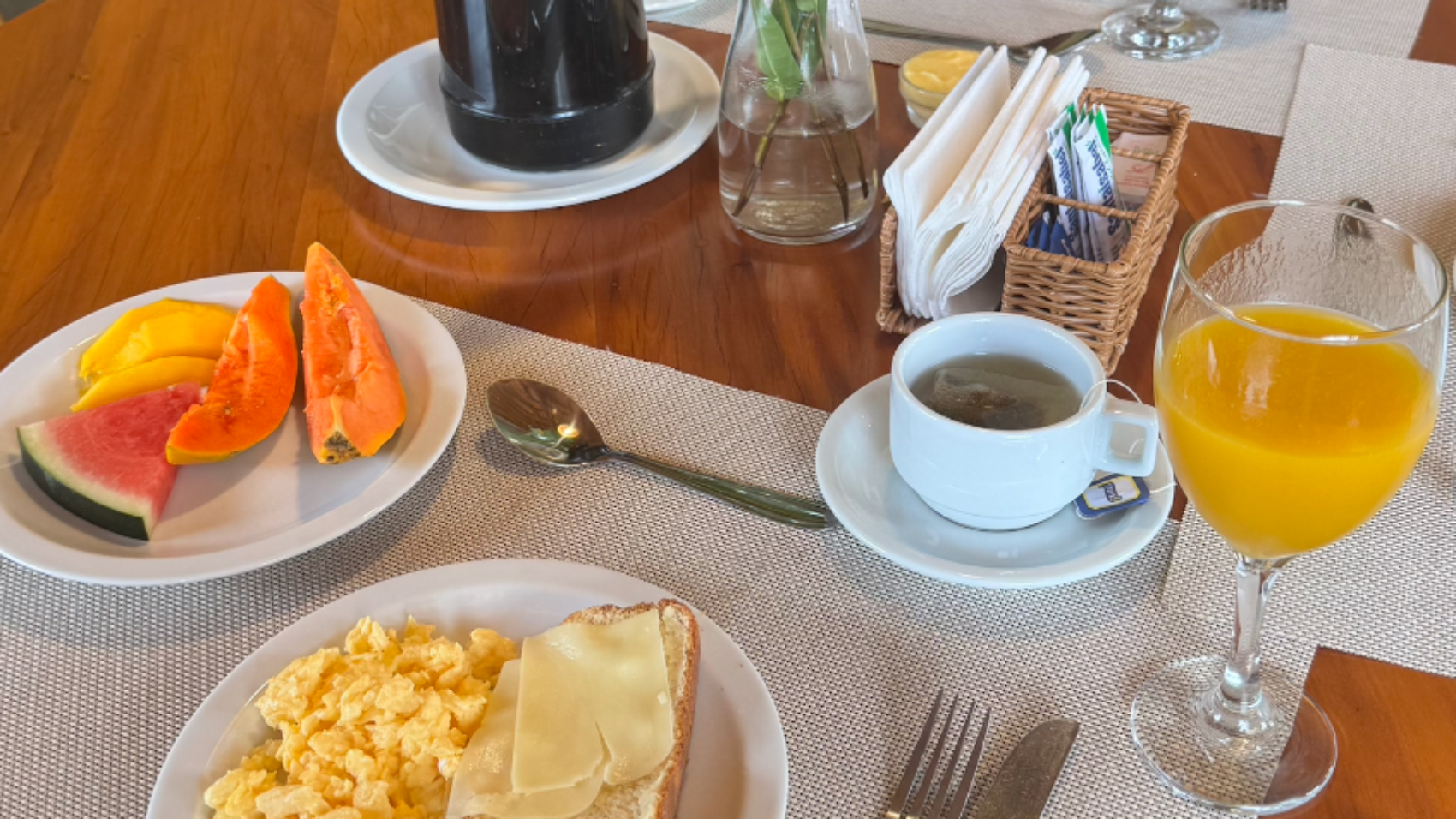 Qual pousada em Corumbau BA tem café da manhã
